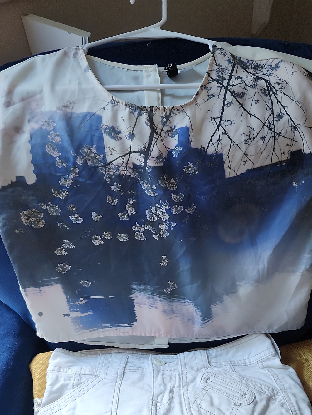 Divided Crop , Button Back,. Size 2
